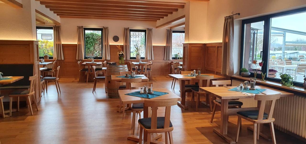 Lug Ins Land Restaurant & Ferienwohnungen 巴特贝林根 外观 照片